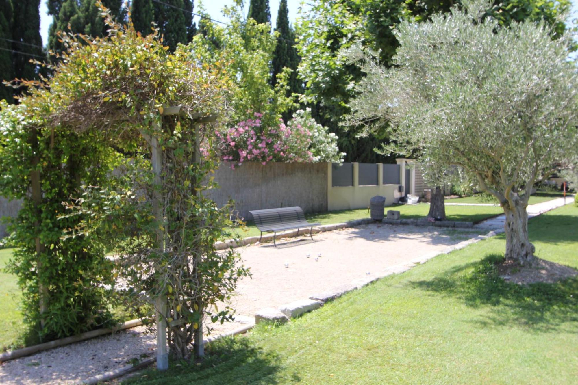 Bed and Breakfast Mas Paloma Rognonas Екстер'єр фото