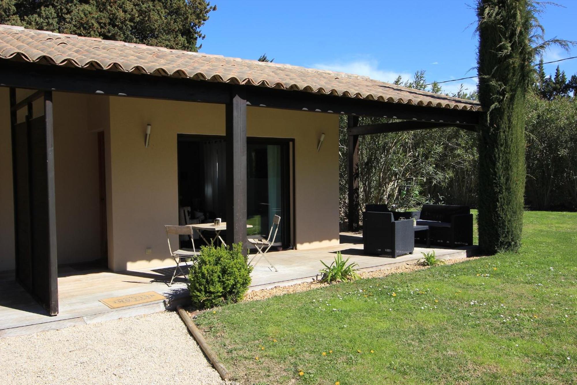 Bed and Breakfast Mas Paloma Rognonas Екстер'єр фото
